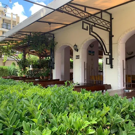 Arkadia Готель