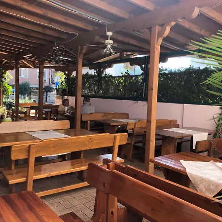 Arkadia Готель